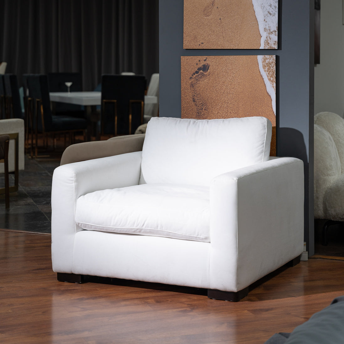 Poppy - Modern White Fabric Lounge Chair