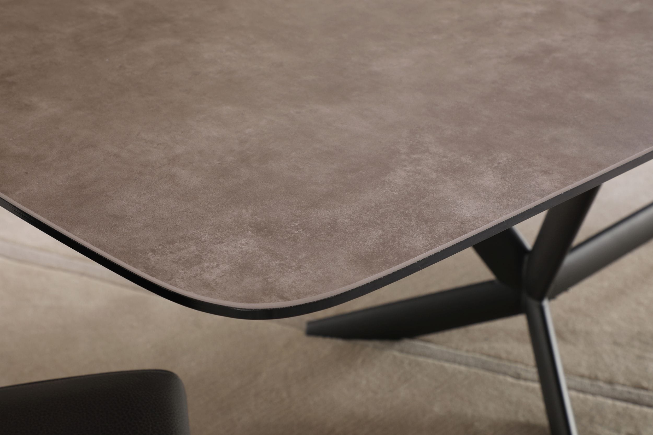 Herzog - Modern Grey Ceramic Dining Table - image 3